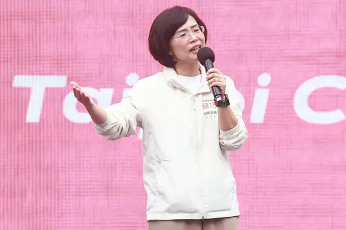 萬人冒雨相挺競總成立！蘇巧慧喊：從沒人看好他到現在民調領先
