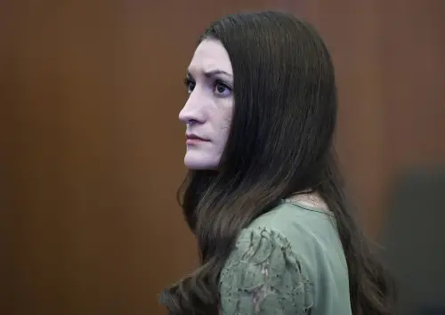 是兇手或受害者？美國婦勒斃3孩案審判無效　產後精神失常掀激辯