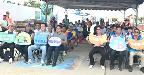 ▲行政院海洋委員會在高雄市彌陀區彌陀漁港海岸光廊，舉辦乘風踏浪精彩無礙無障礙親海體驗活動。(圖／海洋委員會提供)