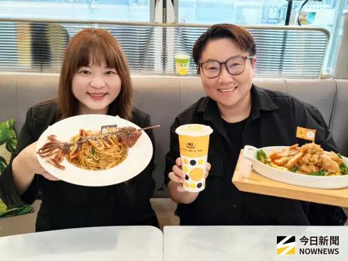 ▲NU PASTA近期也與嘉義林聰明沙鍋魚頭合作，由雙方團隊共同研發「台味嘉年華」餐點，每售出一份捐20元助弱勢。（圖／記者金武鳳攝，2026.9.5)
