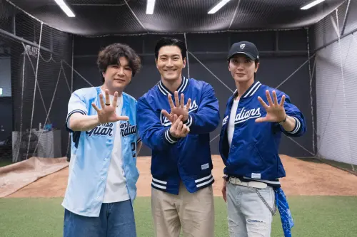 ▲Super Junior-L.S.S.利特（右）、始源（中）、神童（左），連續2年受富邦悍將邀請到臺北大巨蛋開唱。（圖／富邦悍將提供,2026.9.5）
