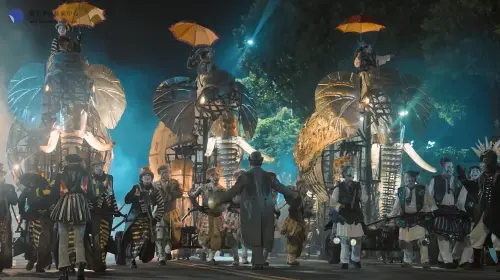 ▲3頭巨型機械大象現身台北士林街頭，視覺相當震撼。（圖／臺北表演藝術中心）
