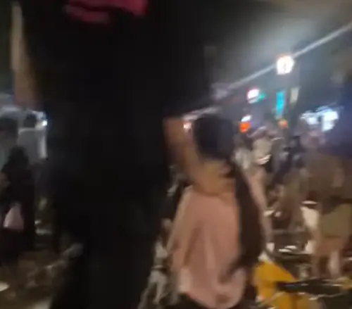 ▲昨晚在劍潭站附近踩上YouBike的事件不是單一事件。（圖／翻攝Threads）