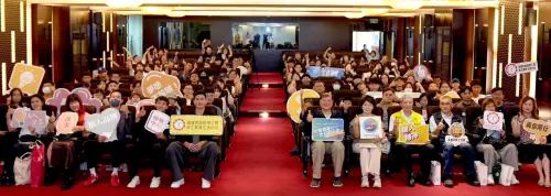 打進職業也打開人生！高雄市勞工局辦職業球員與跨界對談分享講座