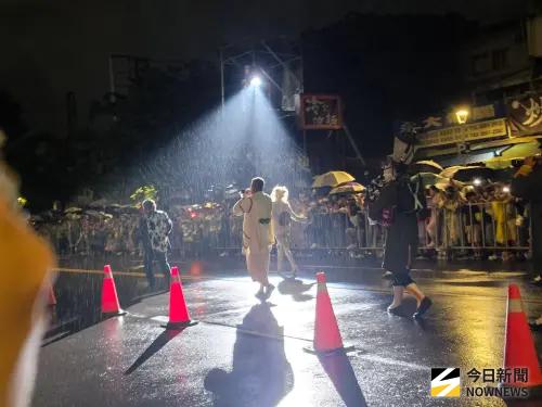 ▲《大象來了》遊行終場表演現場。（圖／記者周淑萍攝）