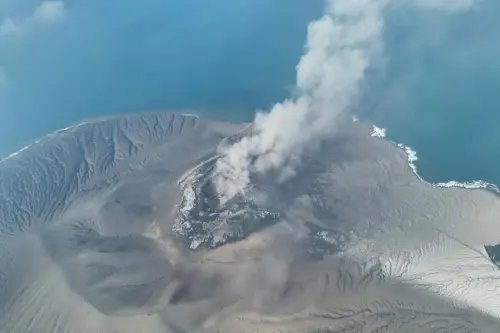 印尼火山爆發噴1.5萬公尺！2018年曾引發海嘯　郭鎧紋揭最大風險