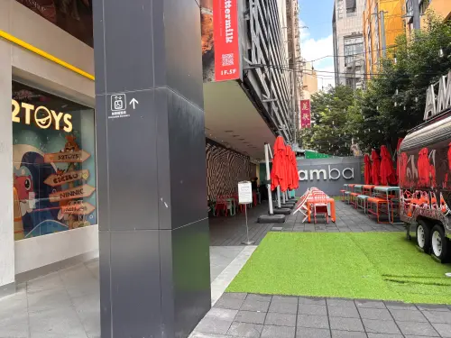 ▲若想最快抵達 4 樓商場，建議從側邊的西門町意舍酒店（amba）無障礙電梯入口搭乘電梯上樓。（圖／記者徐銘穗攝,2026.09.07）