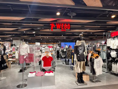 ▲位於誠品生活武昌 4 樓的日本原宿潮流品牌 WEGO，主打日系潮流穿搭與配件，是逛完 3COINS 後不可錯過的順逛熱點。（圖／記者徐銘穗攝,2026.09.07）