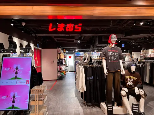 ▲同位在誠品生活武昌 4 樓的日系平價服飾思夢樂（しまむら），若搭乘電梯上樓即可直通門市，方便順逛採購平價衣物。（圖／記者徐銘穗攝,2026.09.07）