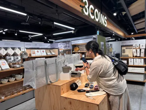 ▲日本超人氣雜貨 3COINS 台灣首店落腳西門商圈誠品生活武昌，112 坪寬敞賣場引進上千款平價生活小物，預計將吸引許多人來朝聖。（圖／記者徐銘穗攝，2026.09.07