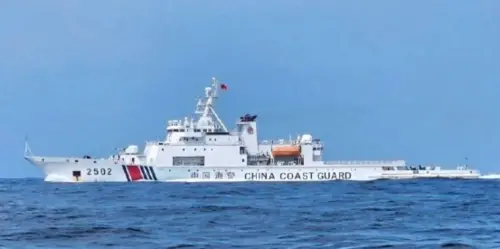 ▲中國6月初派出5000噸級「岱山艦」及3000噸級「白塔艦」前往台灣東部。圖為中國海警船岱山艦。（圖／翻攝自微博）