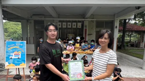 豪雨後送暖進校園　無比漢堡現做手工漢堡陪偏鄉學童迎開學