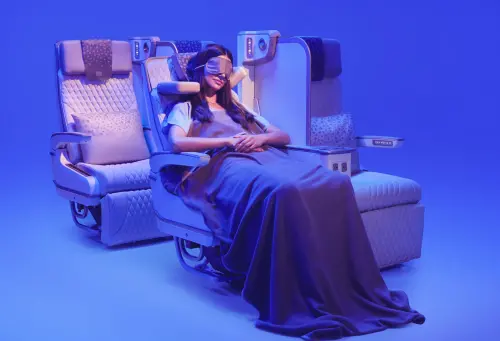 ▲阿聯酋航空推出全球首款配有全高式隱私隔板的電動豪華經濟艙座椅。（圖／阿聯酋航空提供）