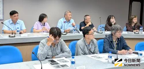 ▲國際職業衛生學會(ICOH)主席姜聖圭(Dr.Kang)率員到中鋼公司參訪，由中鋼公司生產部門安全衛生處處長黃建誠(後排左1)進行有關總體職業衛生系統等簡報。(圖／記者黃守作攝，2026.09.07)