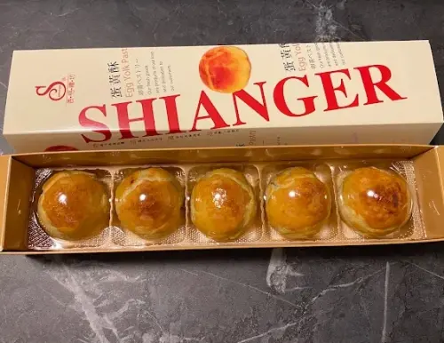 ▲跟陳耀訓都擁有蛋黃酥愛馬仕的台中「香格禮坊」被推爆，一顆只要46元，價格不到陳耀訓一半，引起討論。（圖/Google評價）