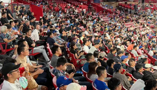 U18台韓戰現場人潮！天母內野熱區坐滿　球探狂拍劉任右、河弦丞

