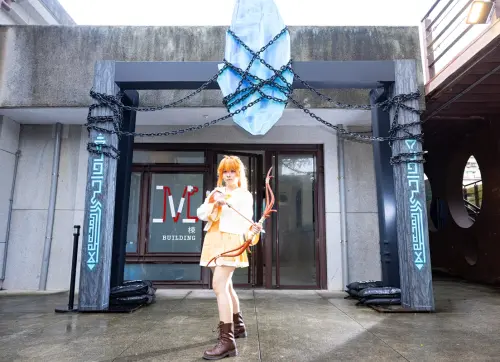 ▲「星月門」裝置吸引玩家們駐足拍照留念。（圖／遊戲橘子提供）