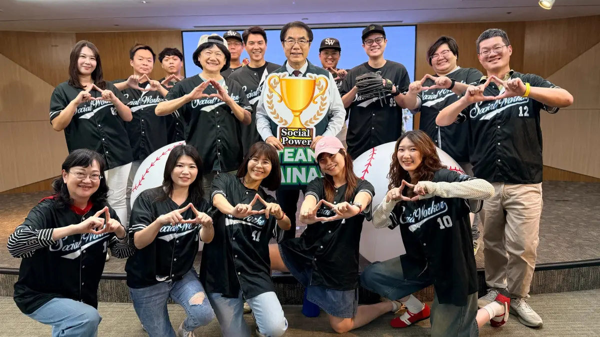 ▲ 臺南社會局社工如同球場上不同守備位置的隊員，在城市各個角落接住每一個需要幫助的市民朋友。（圖／南市府提供）