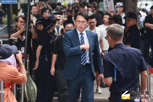 簡幸甫遭控「騙砲」女小草　民眾黨中評會開鍘：開除黨籍