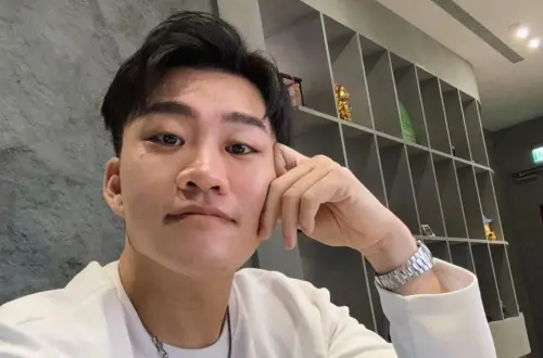 ▲呂雪鳳出演的段子中，連同Joeman先前爆出半夜叫前女友蕭伊半夜到他家煮牛肉麵的事蹟也出現在台詞中。（圖／翻攝自Joeman FB）