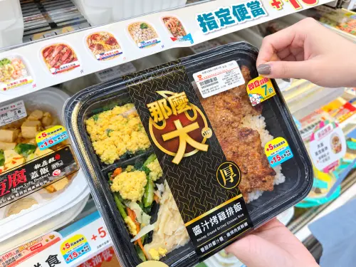 ▲即期商品也能很有梗！萊爾富「惜福食堂」貼紙換新裝。（圖／萊爾富提供）