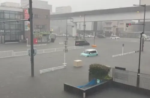 影／名古屋暴雨破紀錄！車站月台如瀑布　「線狀降水帶」又發威

