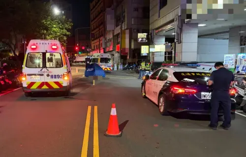 ▲台中一名陳姓護理師凌晨下班返家途中，遭賓士轎車二度輾壓當場死亡。（圖／翻攝畫面，2026.09.09）