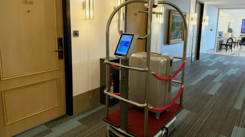 ▲智慧行李運送車進行情境實作，從旅館實際營運需求出發。（圖／高餐大提供）