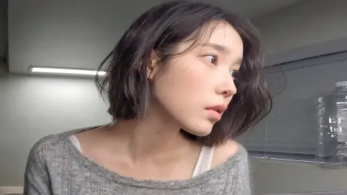 分手2個月！IU一刀「喀擦」剪掉長髮　李鐘碩露出鮪魚肚認不出來