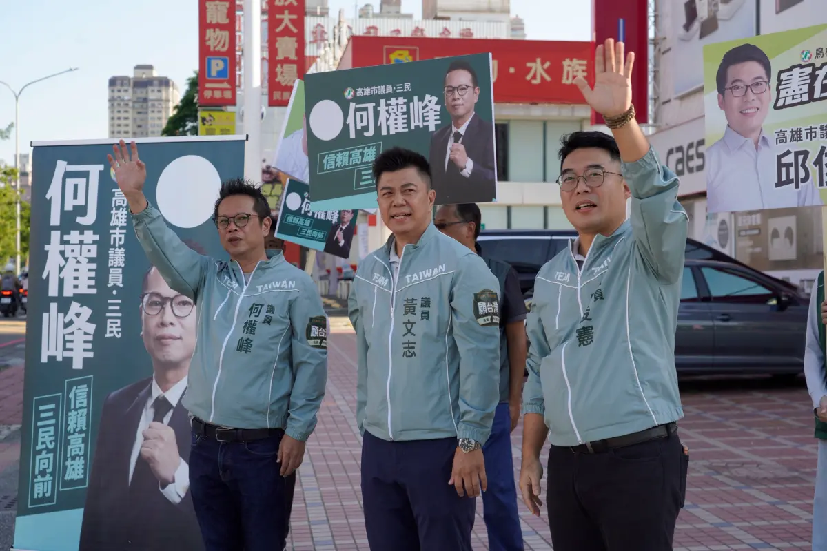 ▲高雄市議會三位奶爸議員黃文志、何權峰、邱俊憲成立「奶爸連線」今天從街頭出發，齊喊做家長最有力的育兒靠山。（圖／市議員黃文志提供）