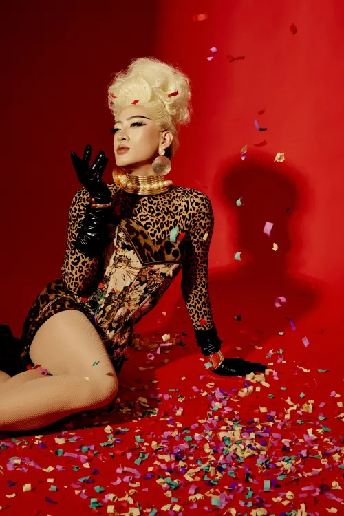 ▲跨年派對邀請變裝皇后跩姬寶貝，以幽默靈動的主持風格與精彩演出。（圖/台北艾麗酒店提供）