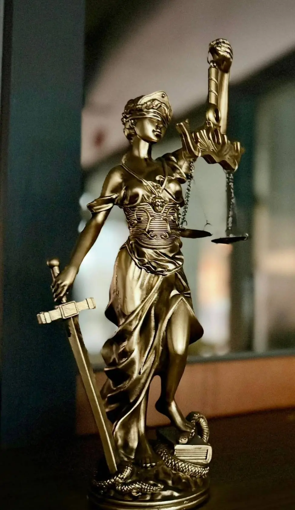 ▲台中地院認定2人違法蒐集、利用醫療個資，判醫師蔡姓男子5月、消防員施姓男子4月，均不予緩刑，且不得易科罰金。（PIXABAY）