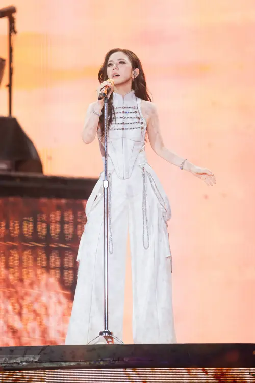▲鄧紫棋（如圖）即將完成《I AM GLORIA》世界巡迴，已累積171場，成為「全球體育場演出紀錄最高」的女歌手。（圖／鄧紫棋工作室提供）