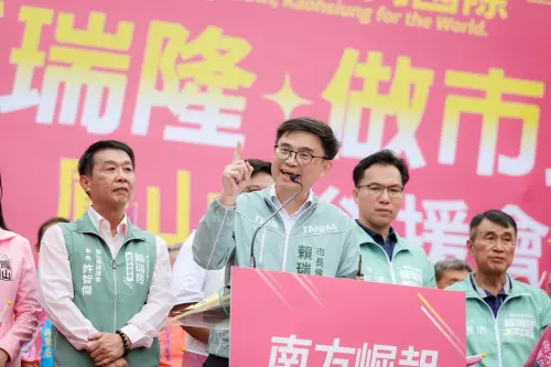 ▲ 賴瑞隆也特別自創一段順口溜，把未來的願景濃縮成一段：「住在鳳山好名聲，環境美麗最好看，市民生活隆快活；城市發展向前行，議會同齊拚過半，市長接棒高雄贏」。（圖／翻攝畫面）