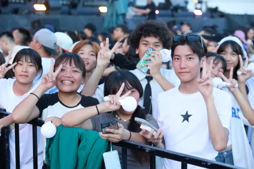 ▲《出發吧 來台東唱》不論舞台效果、直播現場收音都展現超高水準，截至晚間9點已湧入6萬人。（圖／臺東縣政府提供）