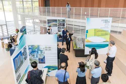 ▲「城市新未來」特展現，戴育澤建築師特別向與會貴賓介紹臺中代表性建築與社會住宅成果。（圖／主辦單位提供）