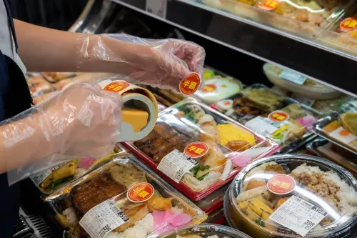 逛日本超市看到半價也別搶！「這4類」買多反而虧　壽司也上榜