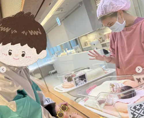 ▲愷樂老公（左）帶著兒子一起探望雙胞胎。（圖／翻攝自IG@butterfly092288）