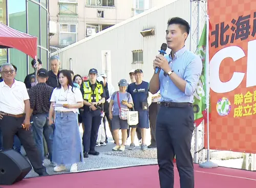 神展開！丁瑀被國民黨開除不到1個月　現身綠營競總喊：全壘打