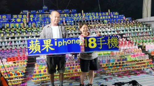 夜市套圈圈太狂！300元「亂丟」套中iPhone 18　老闆：才剛擺上去