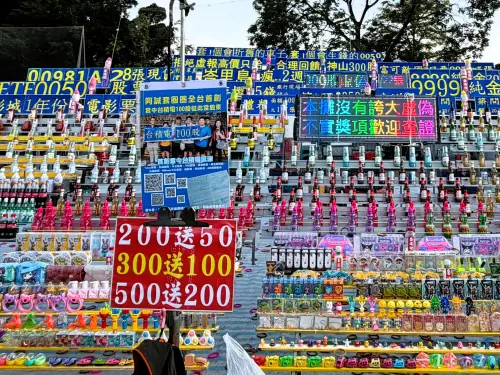 ▲「阿誠套圈圈」今年2月送出台積電100股，當時高中生花300元套中，股票市值逾19萬元。（圖／翻攝畫面）