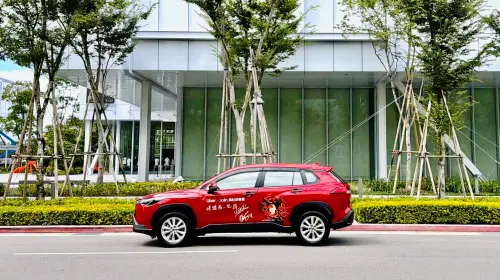 ▲Uber推出全台限量3台「Uber X Jolin美杜莎專車」，即日起於台北、台中及高雄限時出沒。（圖／Uber提供）
