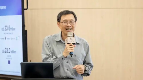 ▲政大EMBA校友會理事長許先越表示，「AI產業實戰論壇」最大的意義，在於讓AI討論走出概念與想像，回到企業經營的真實現場。（圖／翻攝畫面）