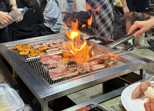 ▲中秋節月圓團圓烤肉，今年中秋節跟教師節串連一起放假，民眾可以從週五9月25日中秋節烤肉烤到下週一9月28日教師節。（圖／記者賴禹妡攝）