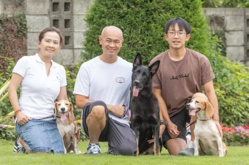 毛孩也是家人　黃德光、邵秀蘭用鏡頭記錄人犬相伴時光