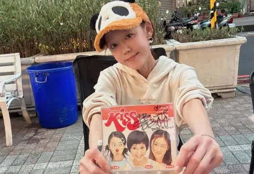 裴琳暴瘦擺攤賣雞蛋糕！粉帶KISS專輯要簽名　她曬照曝光真實近況