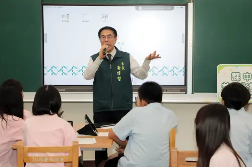 ▲市長黃偉哲今天出席「生生有平板、校校智慧學」數位學習環境啟動記者會，表示，台南率先自去(114)年起陸續建置AI平板及AI PC等數位學習設備，盼讓每位學生都有平板可使用，縮短城鄉教育差距。（圖／南市府提供）