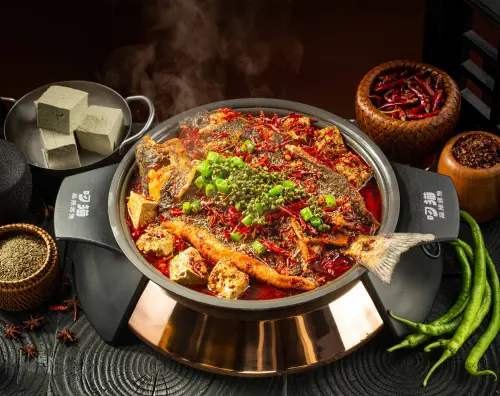 ▲全新「叼貓 麻辣烤魚」餐飲品牌進駐台北信義區ATT 4 FUN。（圖／叼貓提供）