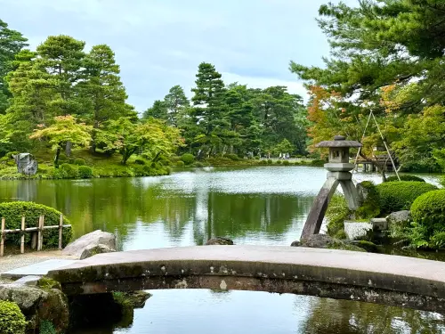 ▲北陸必訪金澤「兼六園」迴遊式庭園，是日本三大名園之一。（圖／記者蕭涵云攝）