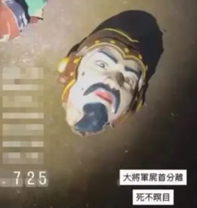 ▲塑像被炸毀的情況通通被拍照下來打卡。（圖／翻攝畫面）